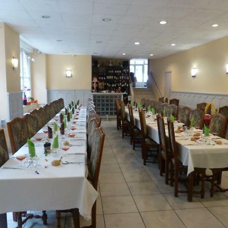 Le Lion D'Or Hotel Saint-Chély-dʼApcher Bagian luar foto